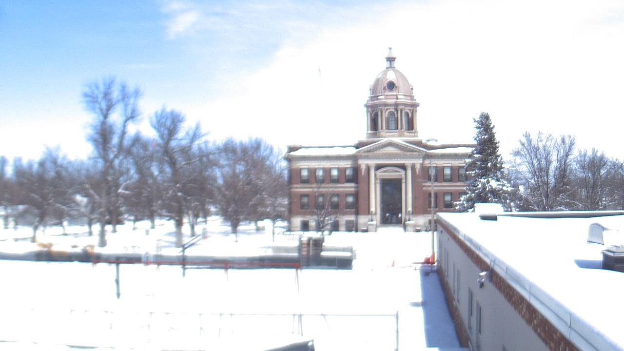 Thumbnail for current weather camera view from Ellendale HS in Ellendale, North Dakota