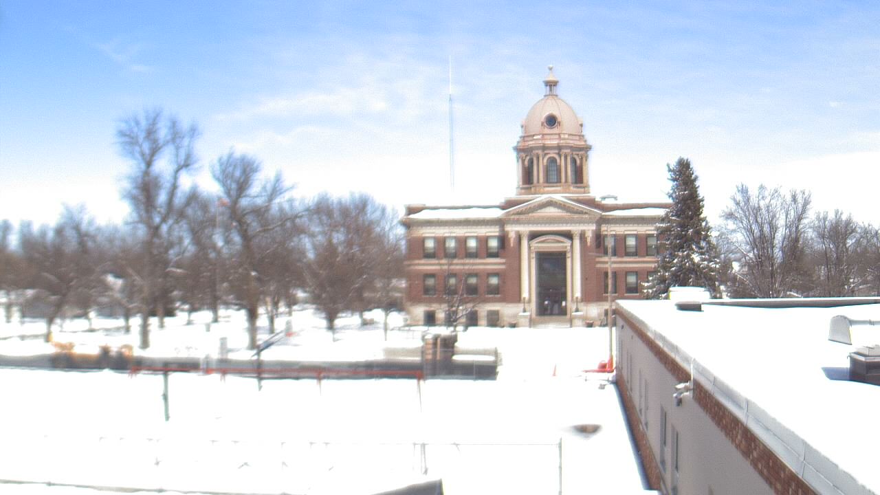 Thumbnail for current weather camera view from Ellendale HS in Ellendale, North Dakota