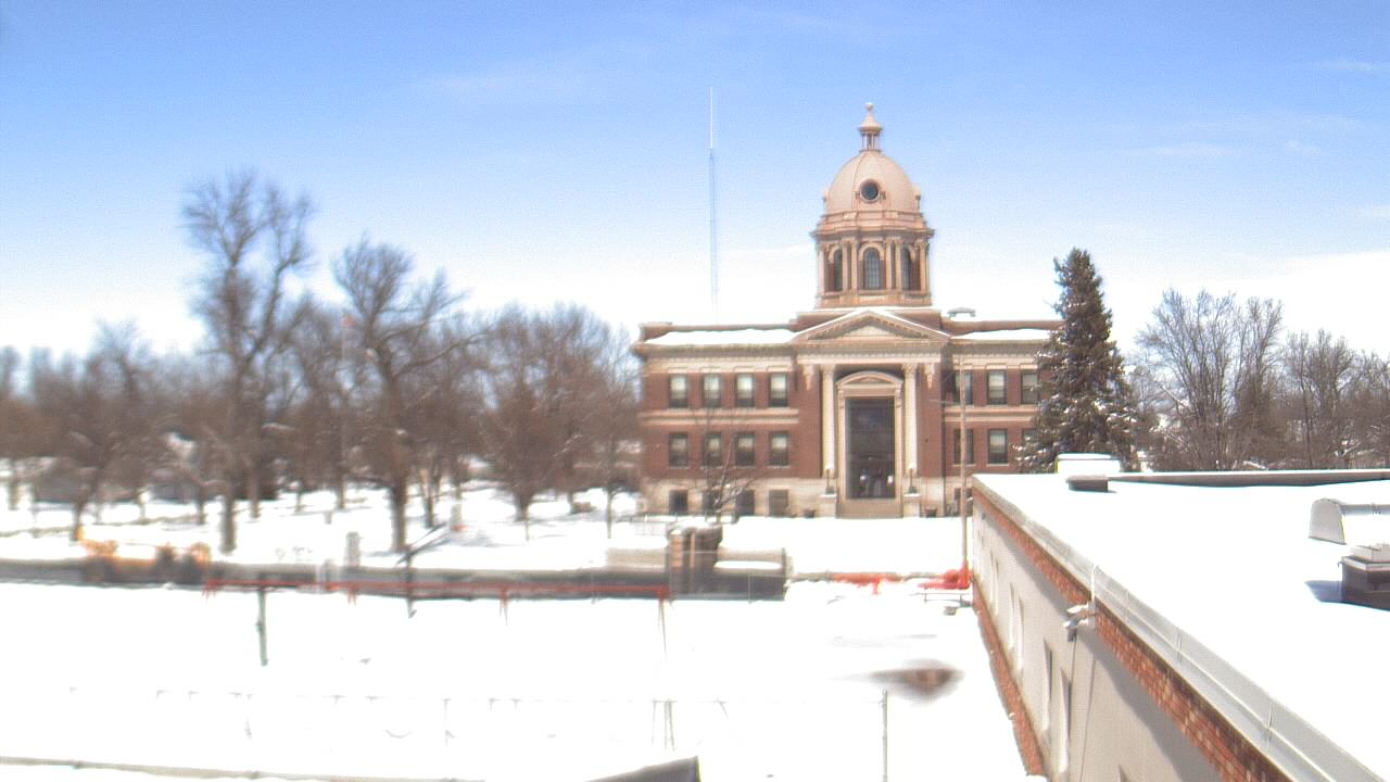 Thumbnail for current weather camera view from Ellendale HS in Ellendale, North Dakota