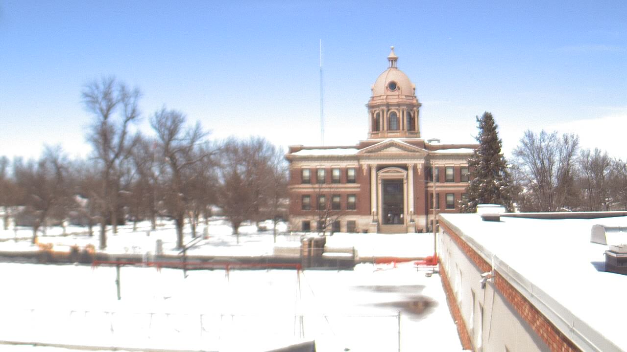 Thumbnail for current weather camera view from Ellendale HS in Ellendale, North Dakota