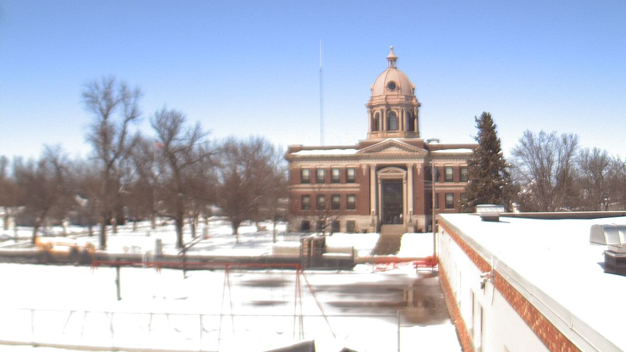 Thumbnail for current weather camera view from Ellendale HS in Ellendale, North Dakota