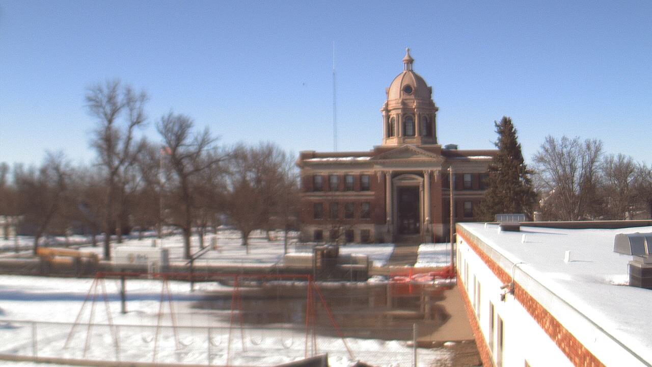 Thumbnail for current weather camera view from Ellendale HS in Ellendale, North Dakota