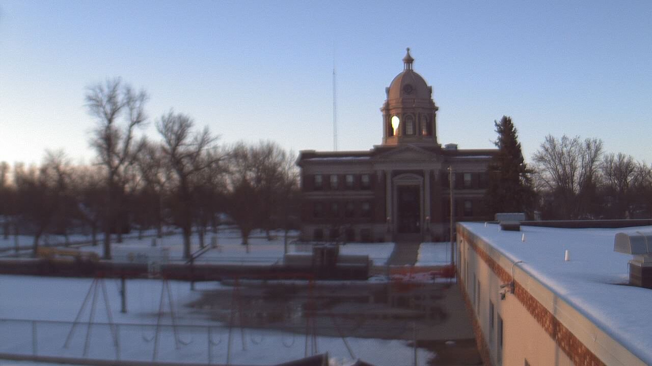 Thumbnail for current weather camera view from Ellendale HS in Ellendale, North Dakota