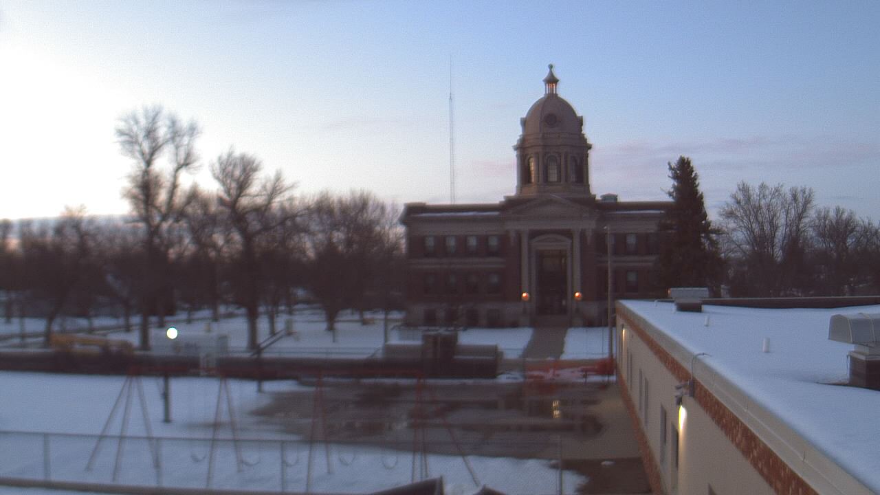 Thumbnail for current weather camera view from Ellendale HS in Ellendale, North Dakota