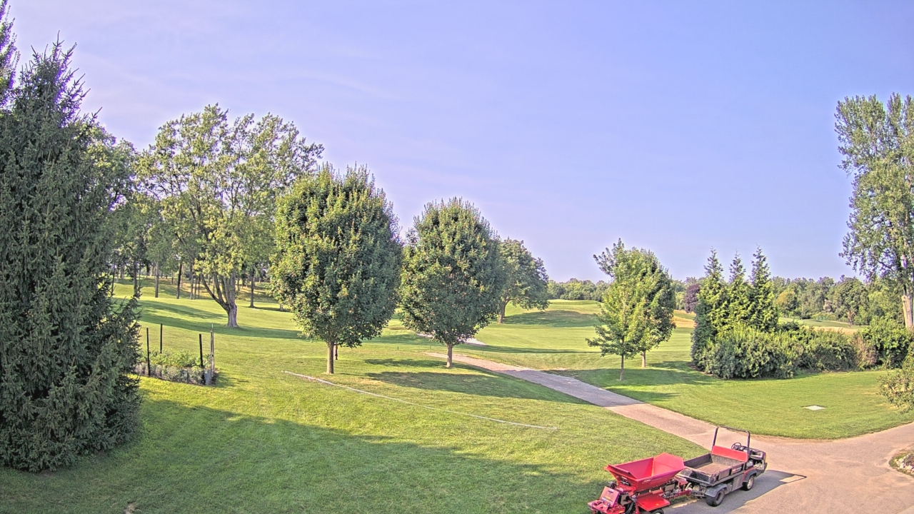 Thumbnail for current weather camera view from Franklin Hills Country Club in Farmington Hills, Michigan