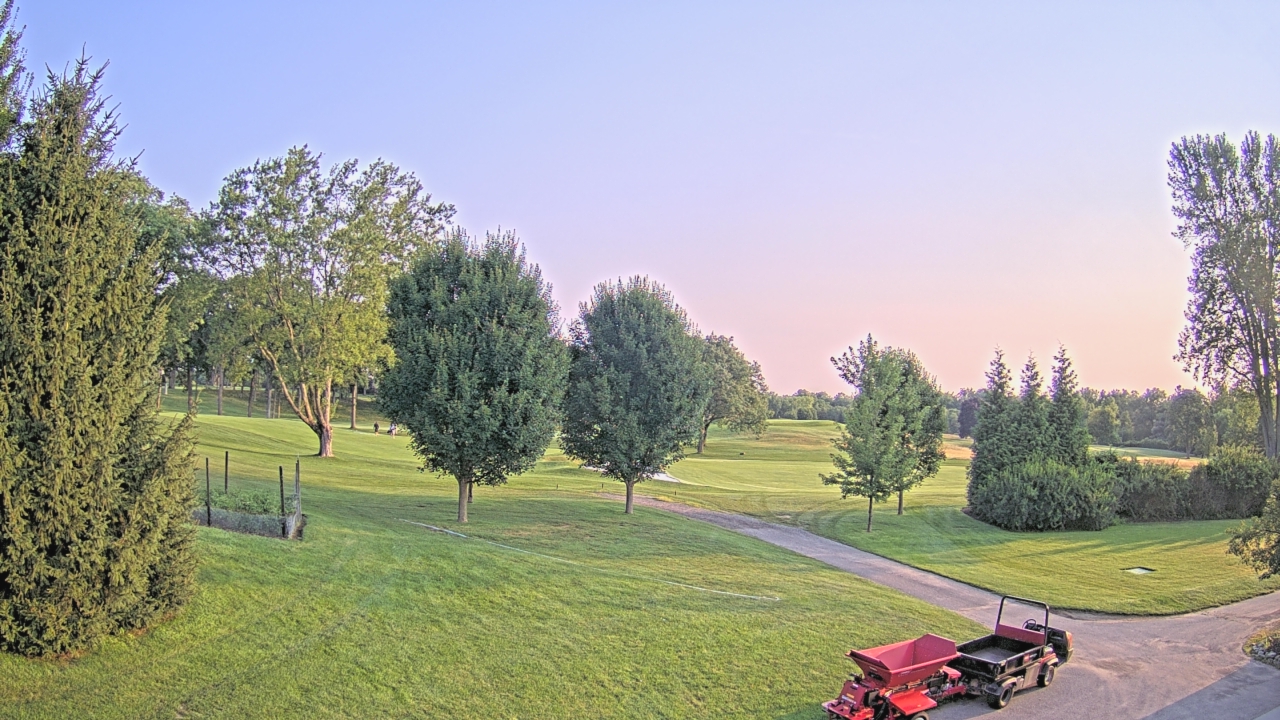 Thumbnail for current weather camera view from Franklin Hills Country Club in Farmington Hills, Michigan