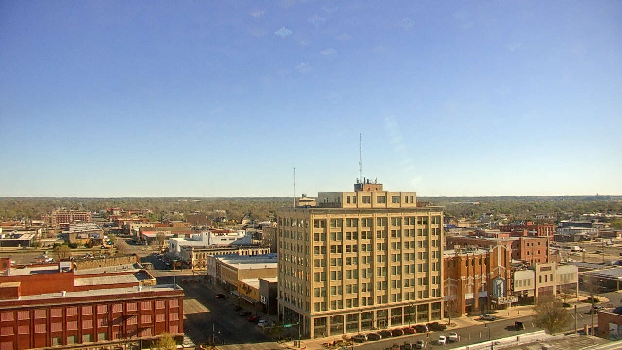 Thumbnail for current weather camera view from First National Bank-Hutchinson in Hutchinson, Kansas