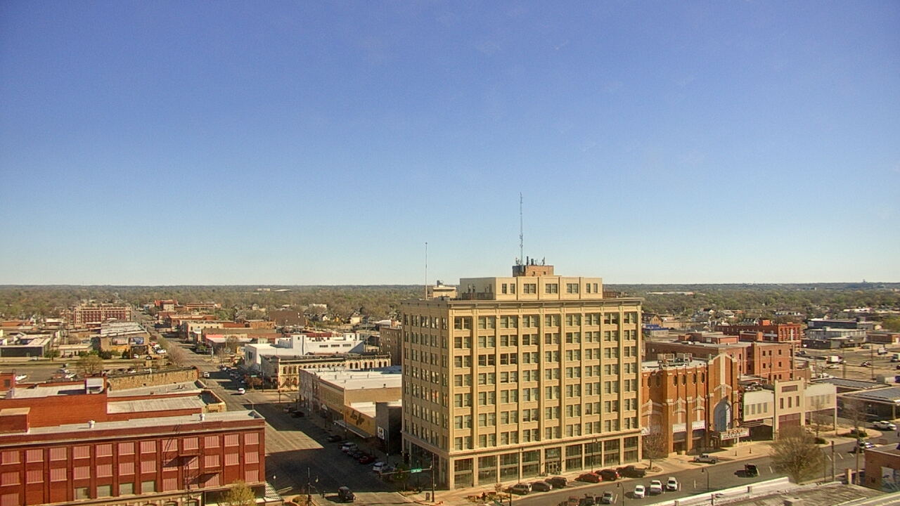 Thumbnail for current weather camera view from First National Bank-Hutchinson in Hutchinson, Kansas