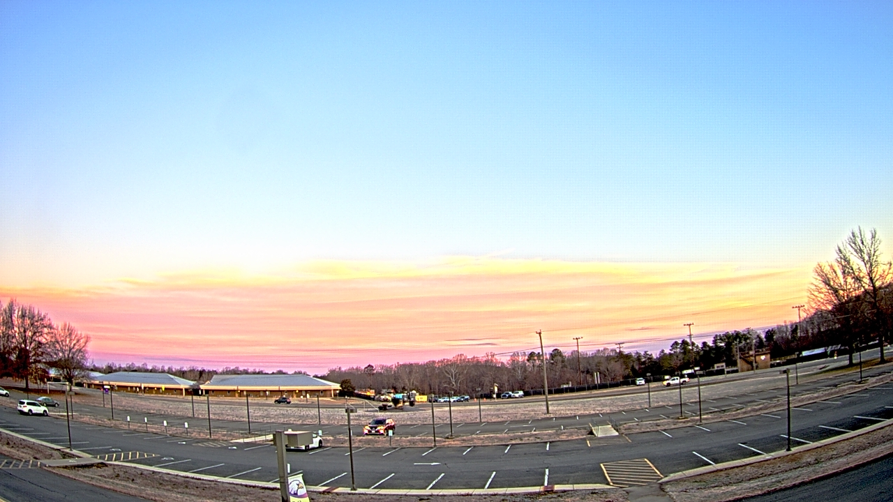 Thumbnail for current weather camera view from Prince Edward MS in Farmville, Virginia