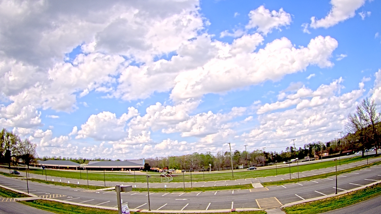 Thumbnail for current weather camera view from Prince Edward MS in Farmville, Virginia