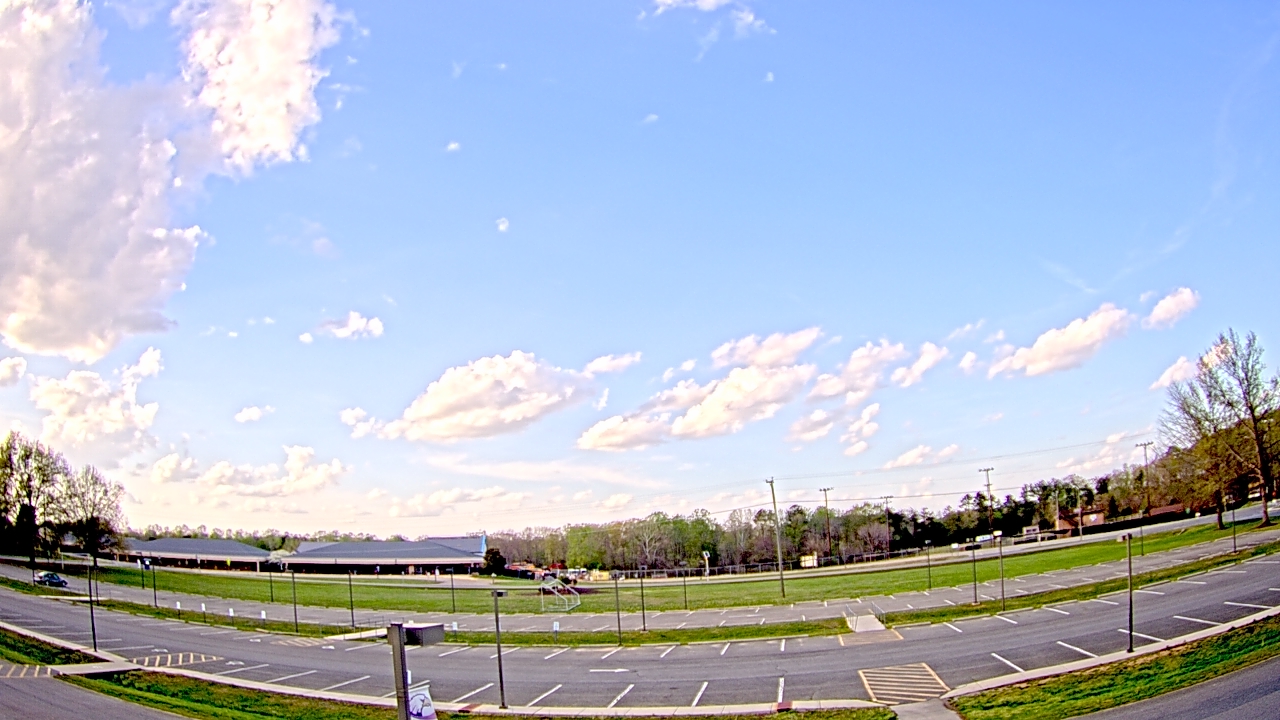 Thumbnail for current weather camera view from Prince Edward MS in Farmville, Virginia