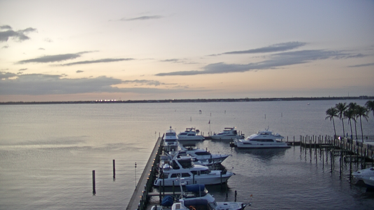 Thumbnail for current weather camera view from Pinchers Marina at Edison Ford in Fort Myers, Florida