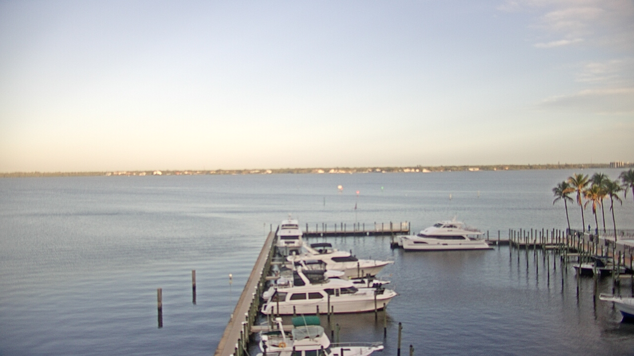 Thumbnail for current weather camera view from Pinchers Marina at Edison Ford in Fort Myers, Florida