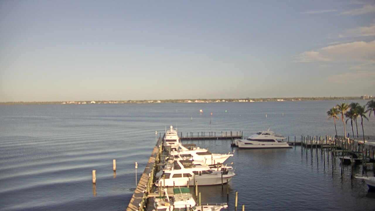 Thumbnail for current weather camera view from Pinchers Marina at Edison Ford in Fort Myers, Florida