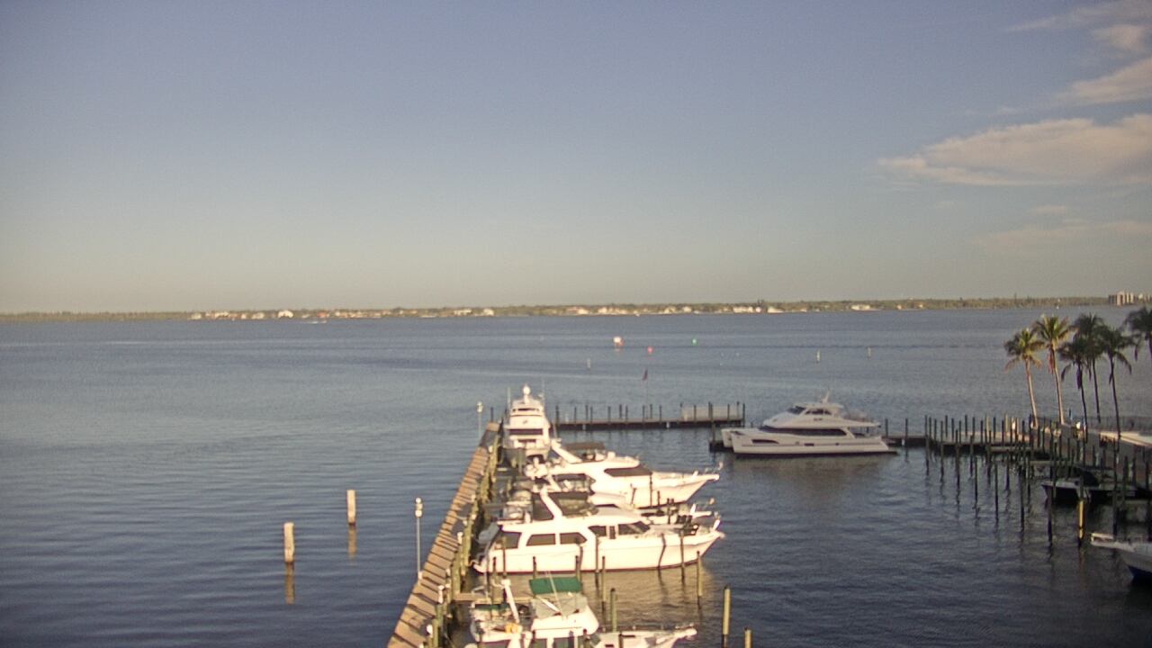 Thumbnail for current weather camera view from Pinchers Marina at Edison Ford in Fort Myers, Florida