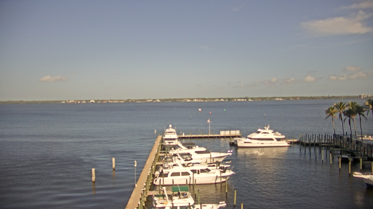 Thumbnail for current weather camera view from Pinchers Marina at Edison Ford in Fort Myers, Florida