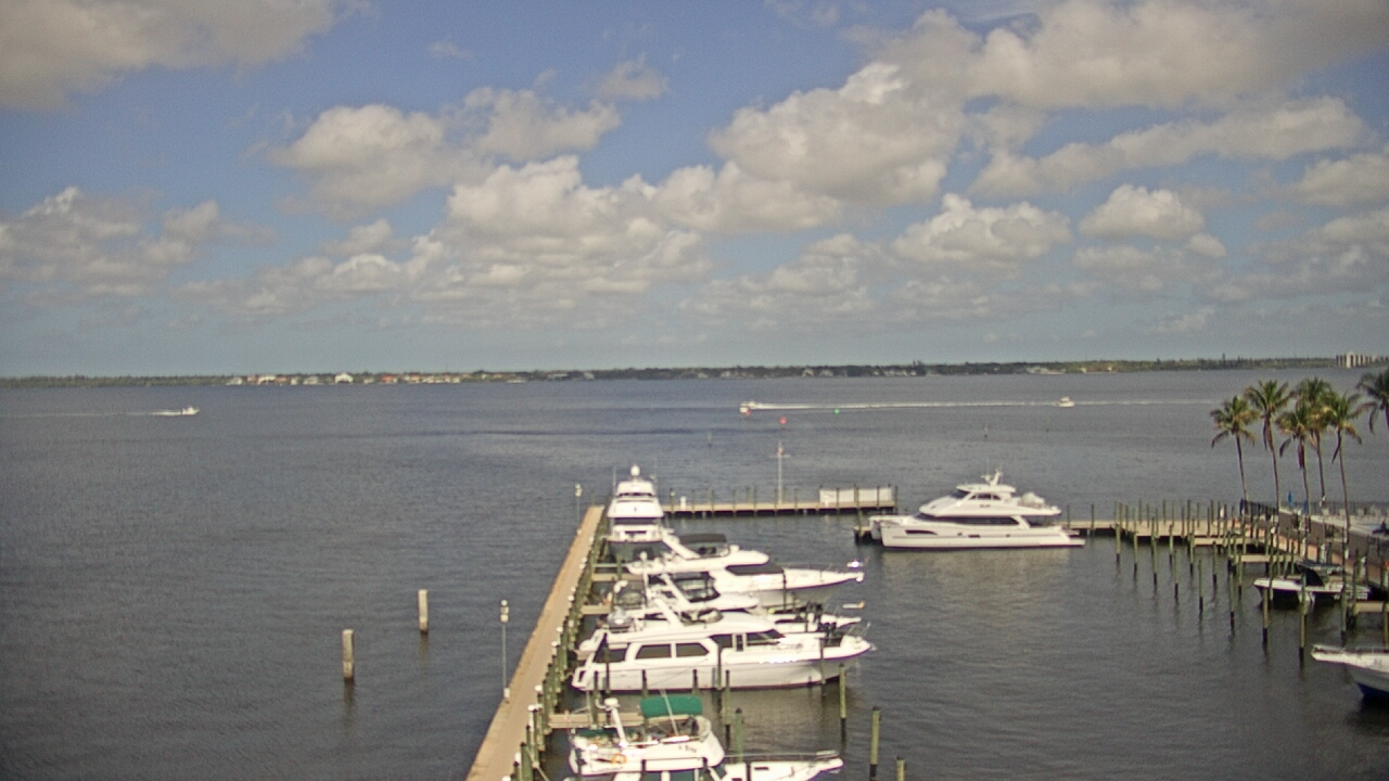 Thumbnail for current weather camera view from Pinchers Marina at Edison Ford in Fort Myers, Florida