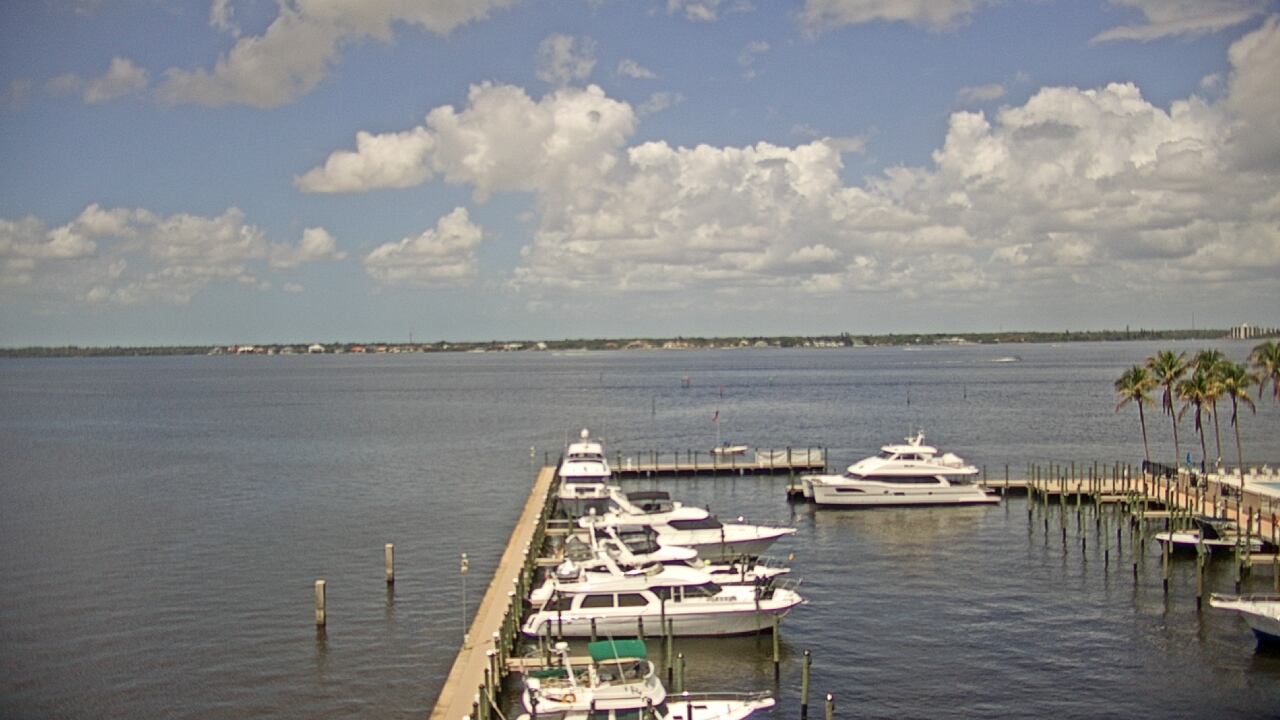 Thumbnail for current weather camera view from Pinchers Marina at Edison Ford in Fort Myers, Florida