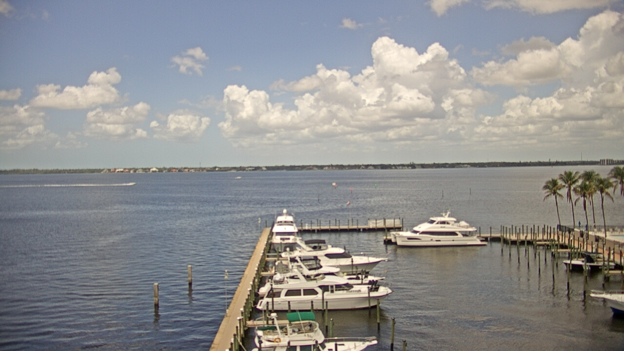 Thumbnail for current weather camera view from Pinchers Marina at Edison Ford in Fort Myers, Florida