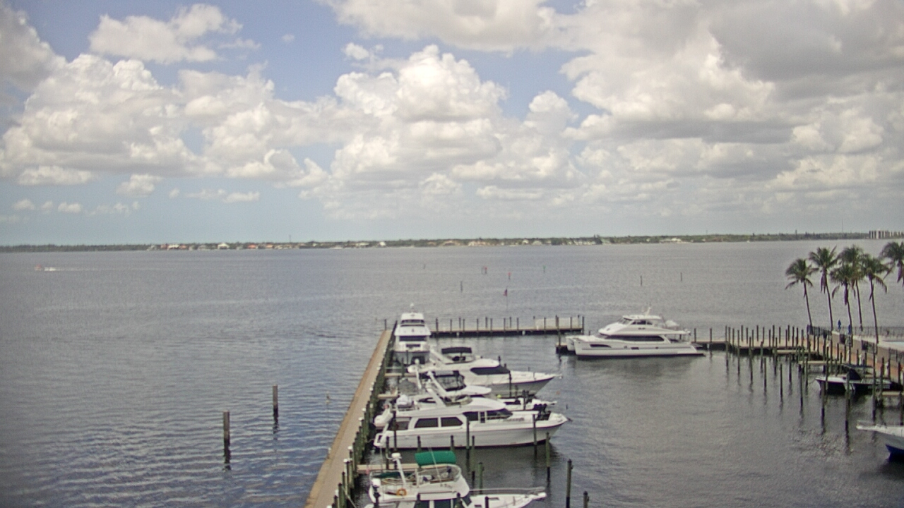 Thumbnail for current weather camera view from Pinchers Marina at Edison Ford in Fort Myers, Florida