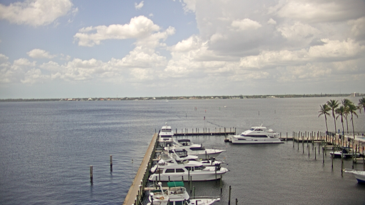 Thumbnail for current weather camera view from Pinchers Marina at Edison Ford in Fort Myers, Florida