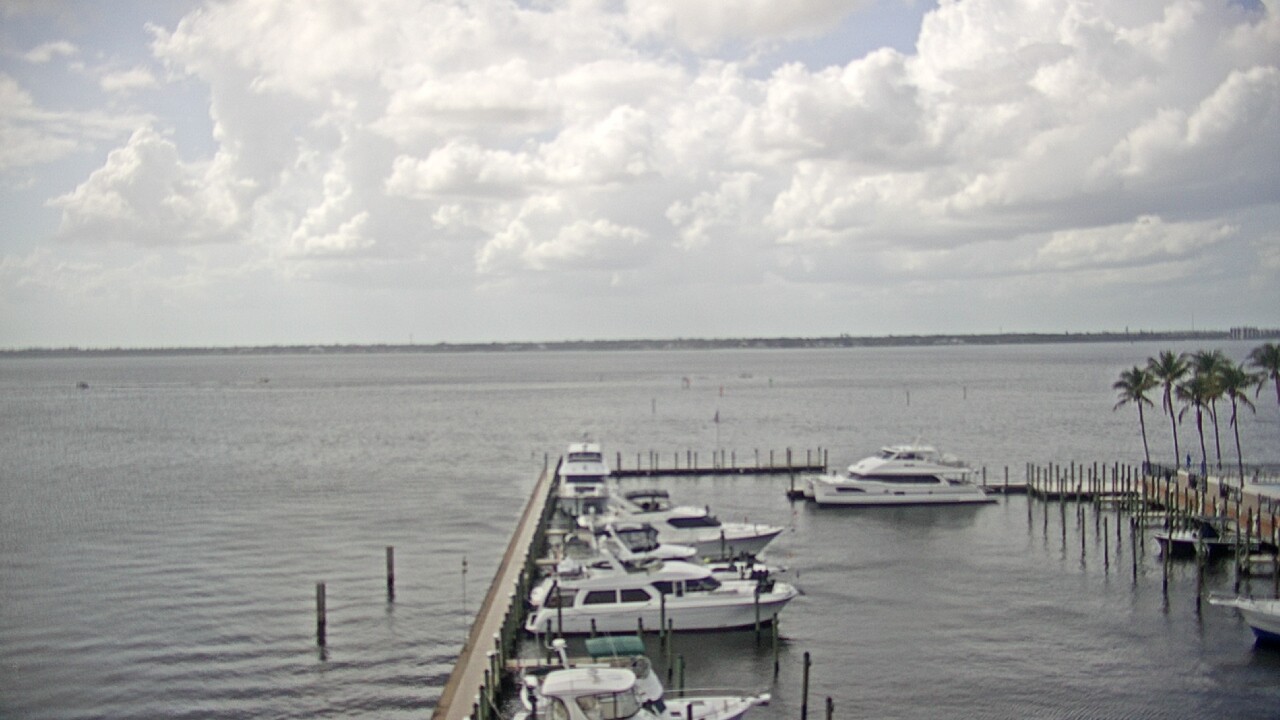 Thumbnail for current weather camera view from Pinchers Marina at Edison Ford in Fort Myers, Florida