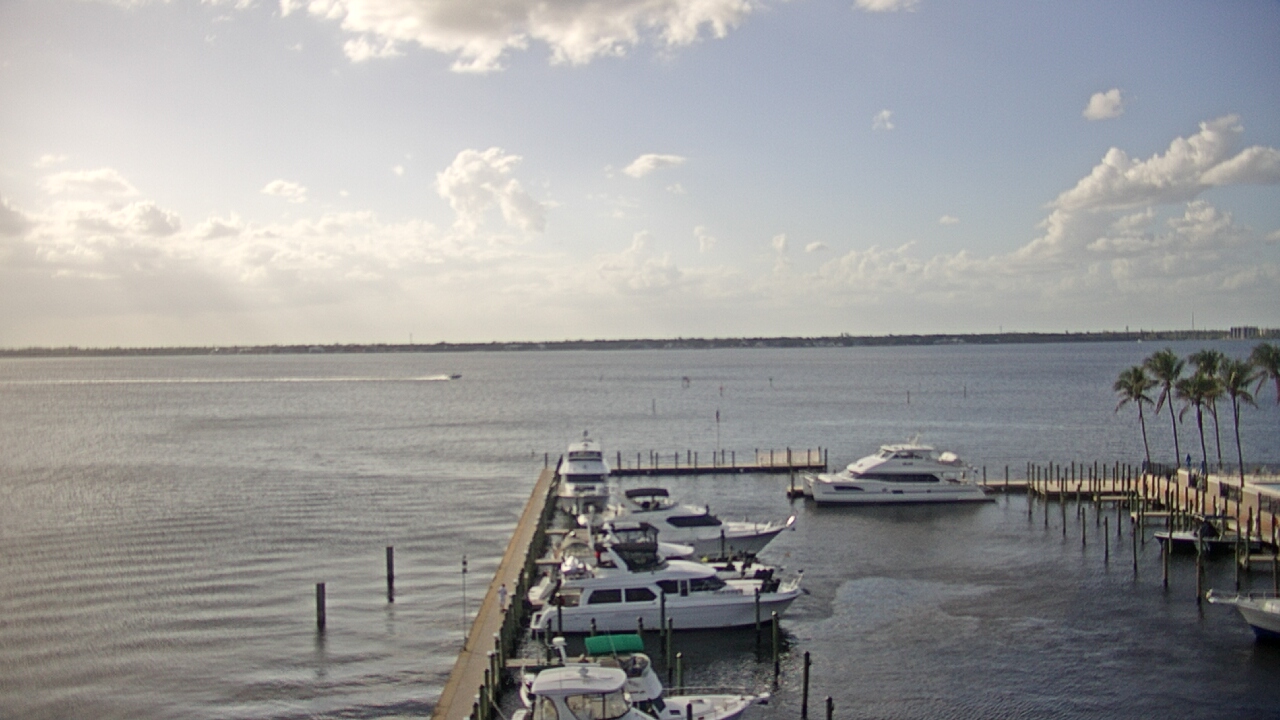 Thumbnail for current weather camera view from Pinchers Marina at Edison Ford in Fort Myers, Florida
