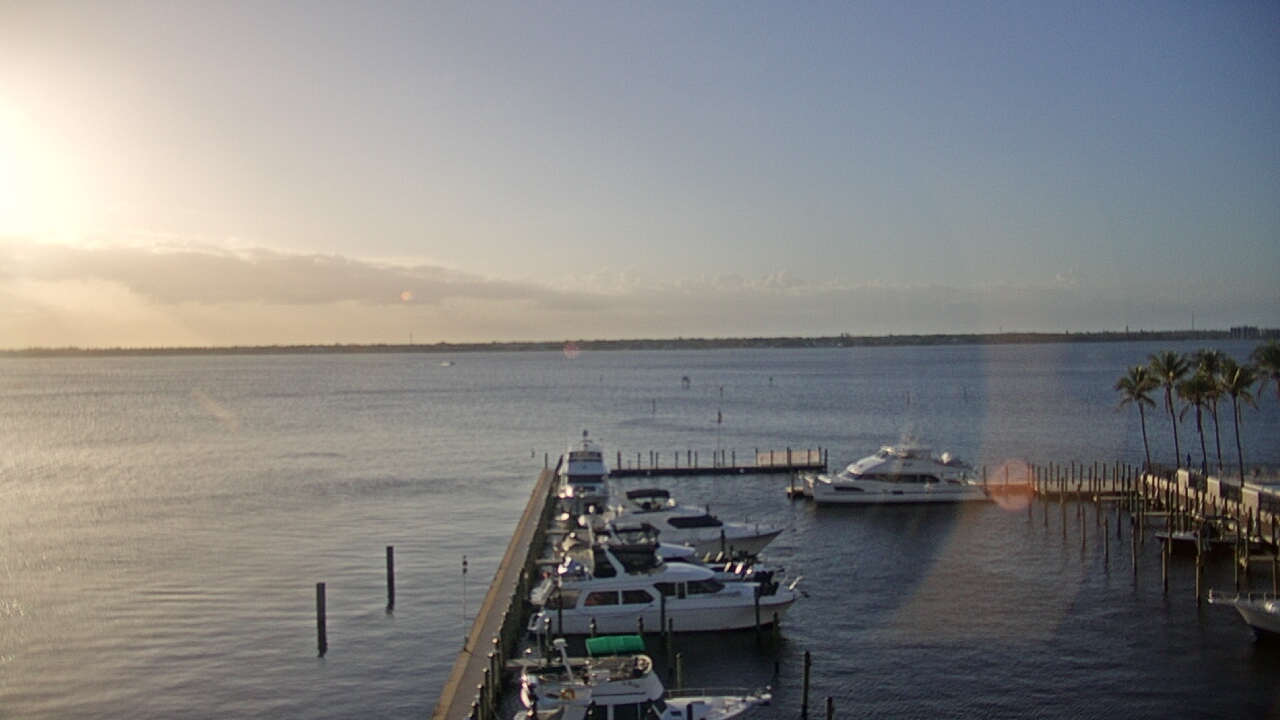 Thumbnail for current weather camera view from Pinchers Marina at Edison Ford in Fort Myers, Florida