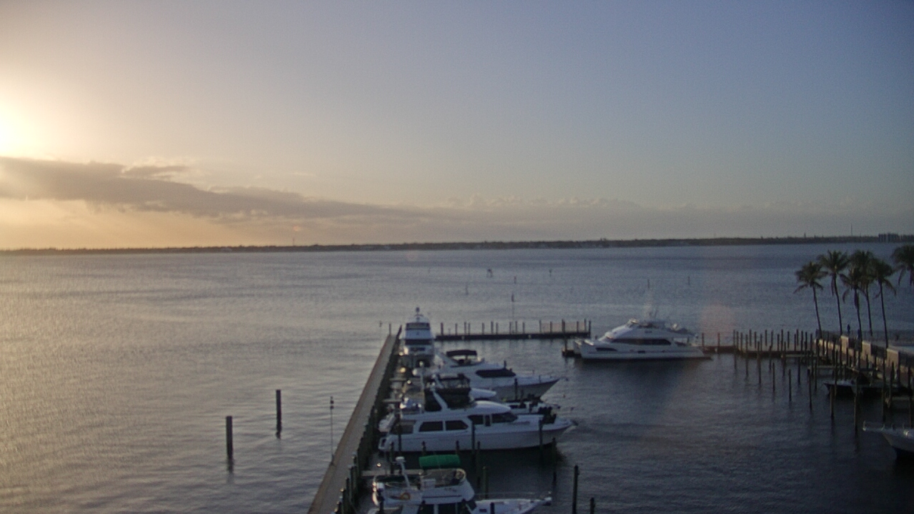 Thumbnail for current weather camera view from Pinchers Marina at Edison Ford in Fort Myers, Florida