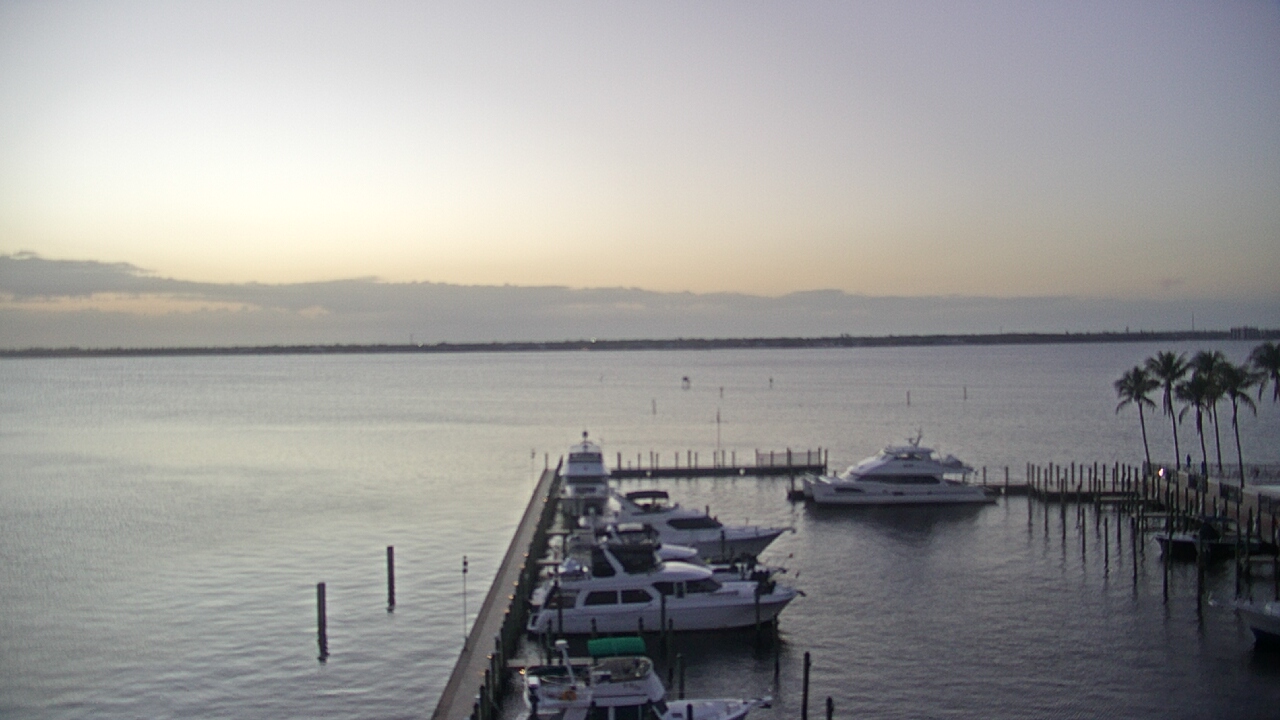 Thumbnail for current weather camera view from Pinchers Marina at Edison Ford in Fort Myers, Florida