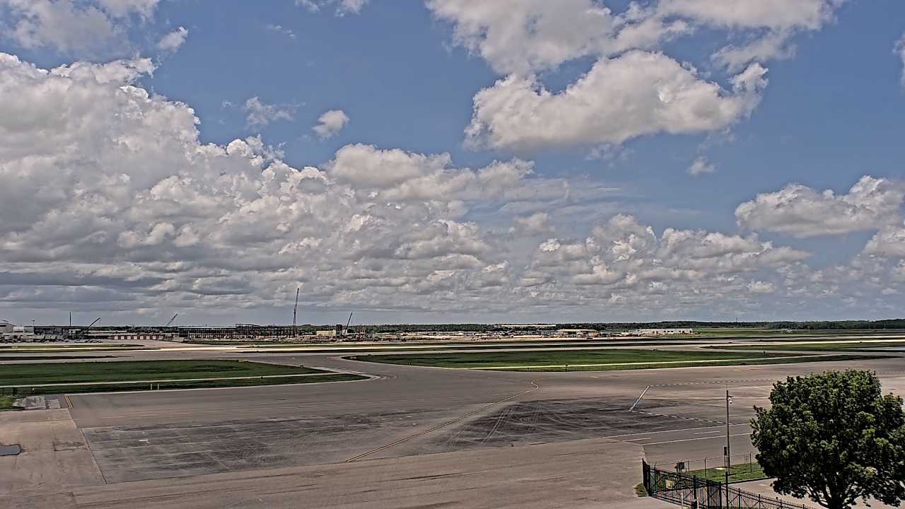 Thumbnail for current weather camera view from PrivateSky (R) Aviation Services Inc. in Fort Myers, Florida