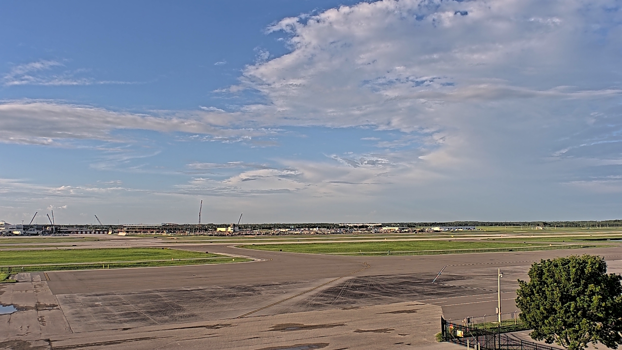 Thumbnail for current weather camera view from PrivateSky (R) Aviation Services Inc. in Fort Myers, Florida
