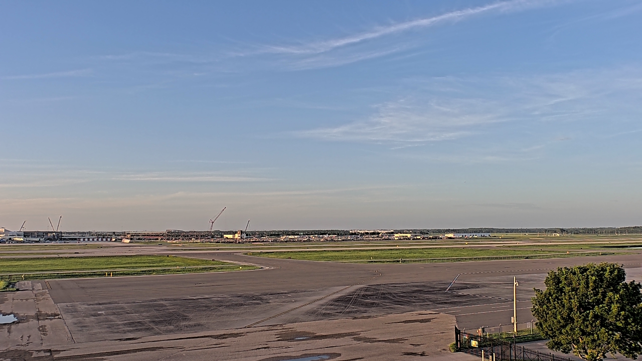 Thumbnail for current weather camera view from PrivateSky (R) Aviation Services Inc. in Fort Myers, Florida