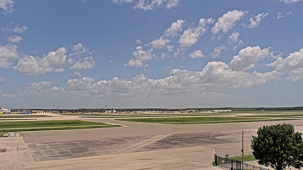 Thumbnail for current weather camera view from PrivateSky (R) Aviation Services Inc. in Fort Myers, Florida