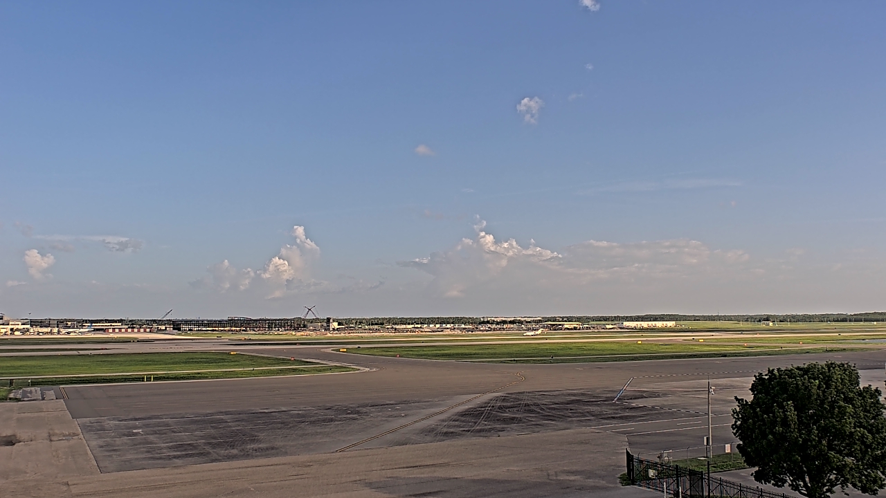 Thumbnail for current weather camera view from PrivateSky (R) Aviation Services Inc. in Fort Myers, Florida
