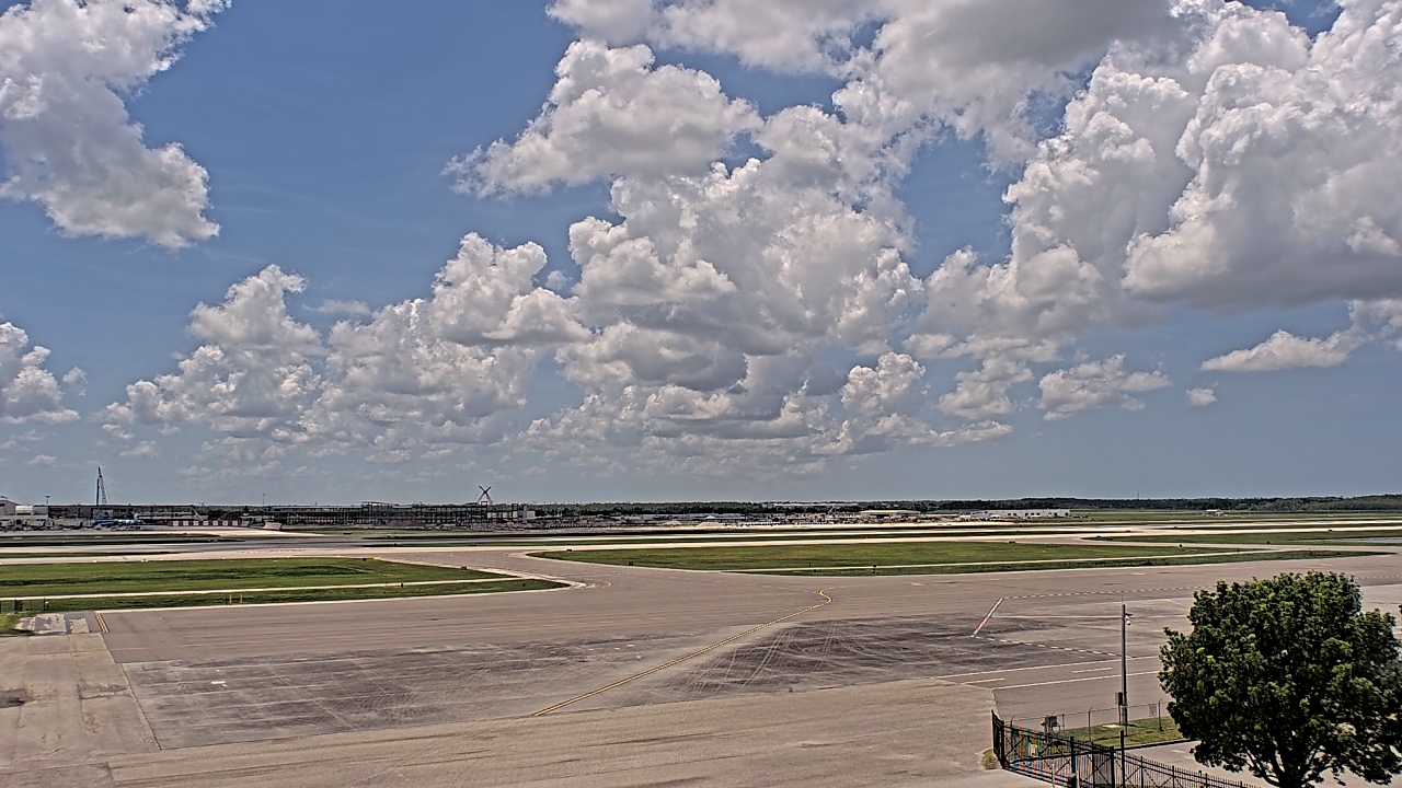 Thumbnail for current weather camera view from PrivateSky (R) Aviation Services Inc. in Fort Myers, Florida