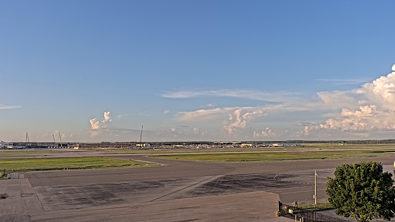 Thumbnail for current weather camera view from PrivateSky (R) Aviation Services Inc. in Fort Myers, Florida