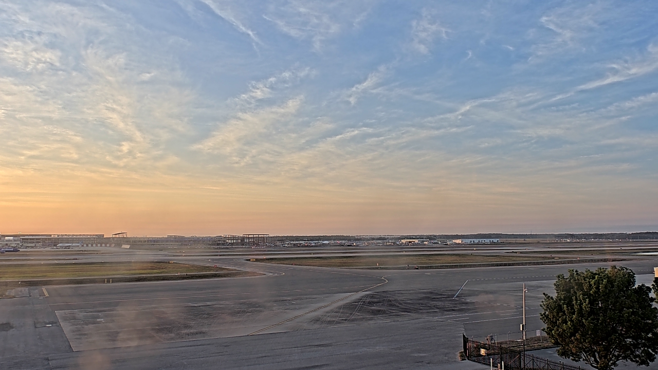 Thumbnail for current weather camera view from PrivateSky (R) Aviation Services Inc. in Fort Myers, Florida