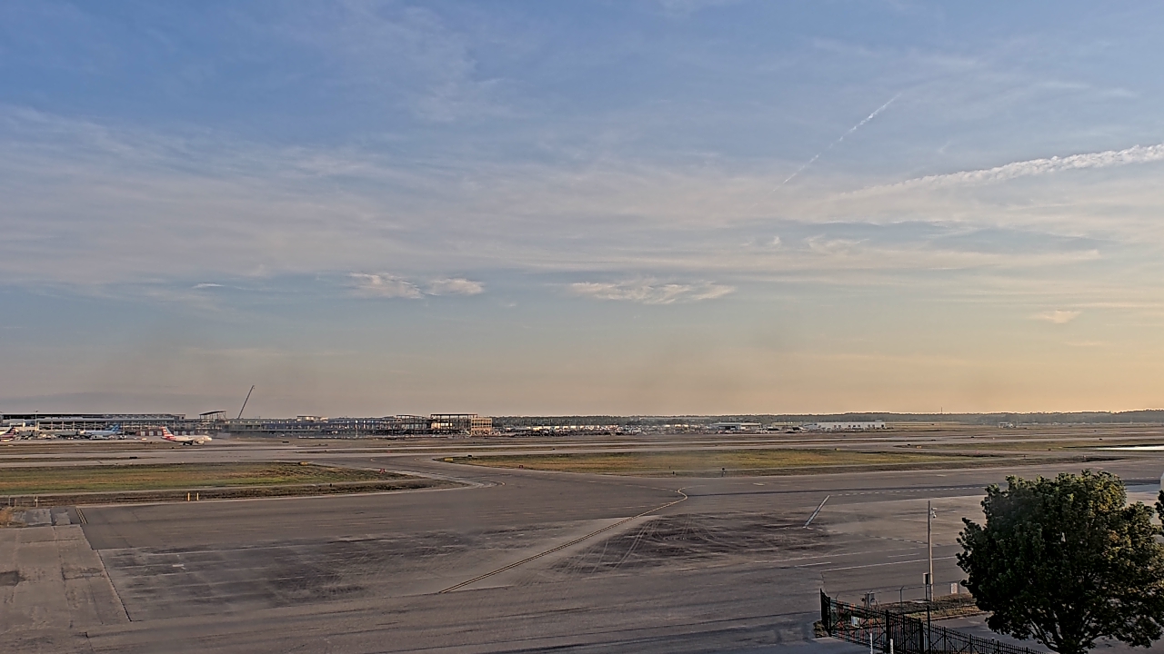 Thumbnail for current weather camera view from PrivateSky (R) Aviation Services Inc. in Fort Myers, Florida