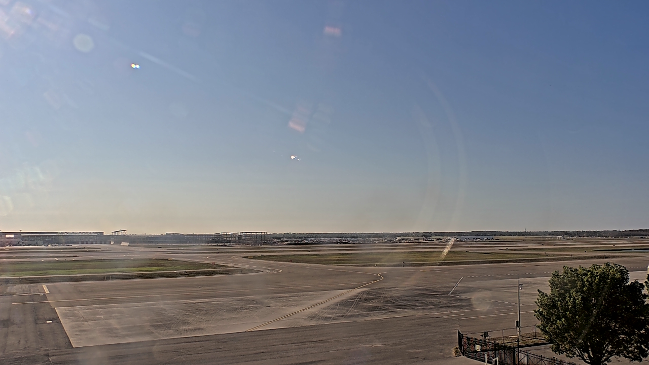 Thumbnail for current weather camera view from PrivateSky (R) Aviation Services Inc. in Fort Myers, Florida