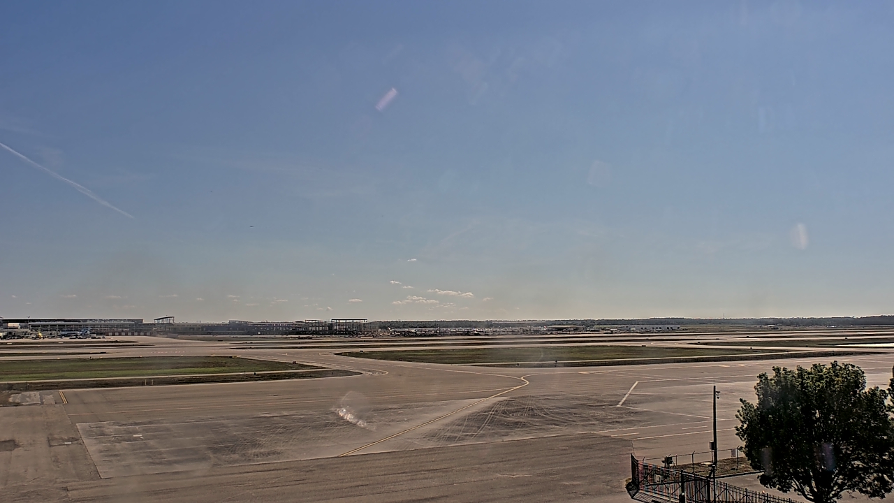 Thumbnail for current weather camera view from PrivateSky (R) Aviation Services Inc. in Fort Myers, Florida