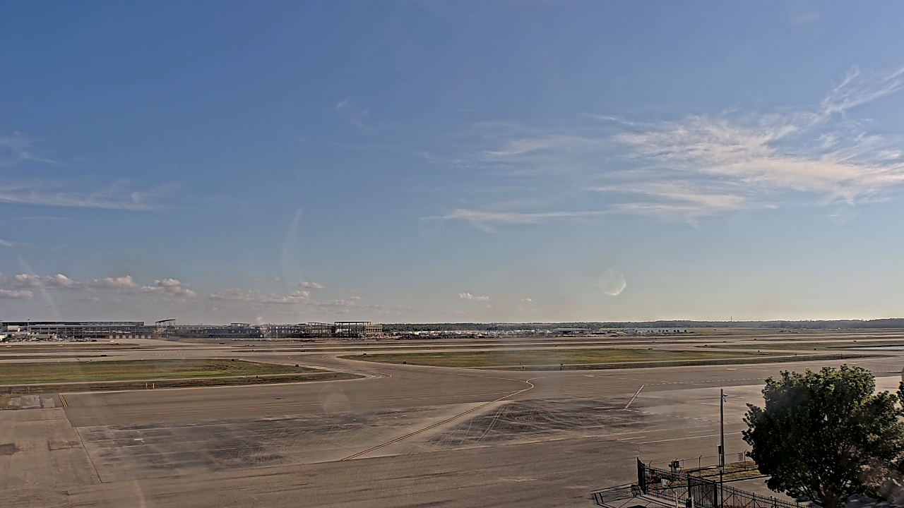 Thumbnail for current weather camera view from PrivateSky (R) Aviation Services Inc. in Fort Myers, Florida