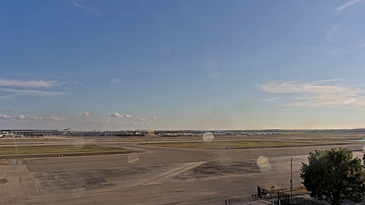 Thumbnail for current weather camera view from PrivateSky (R) Aviation Services Inc. in Fort Myers, Florida