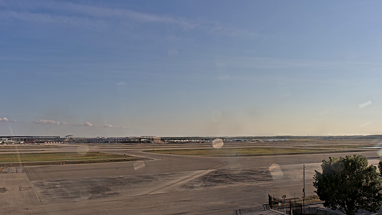 Thumbnail for current weather camera view from PrivateSky (R) Aviation Services Inc. in Fort Myers, Florida