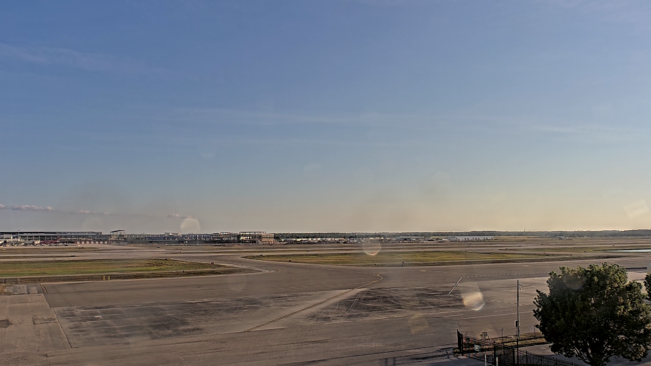 Thumbnail for current weather camera view from PrivateSky (R) Aviation Services Inc. in Fort Myers, Florida