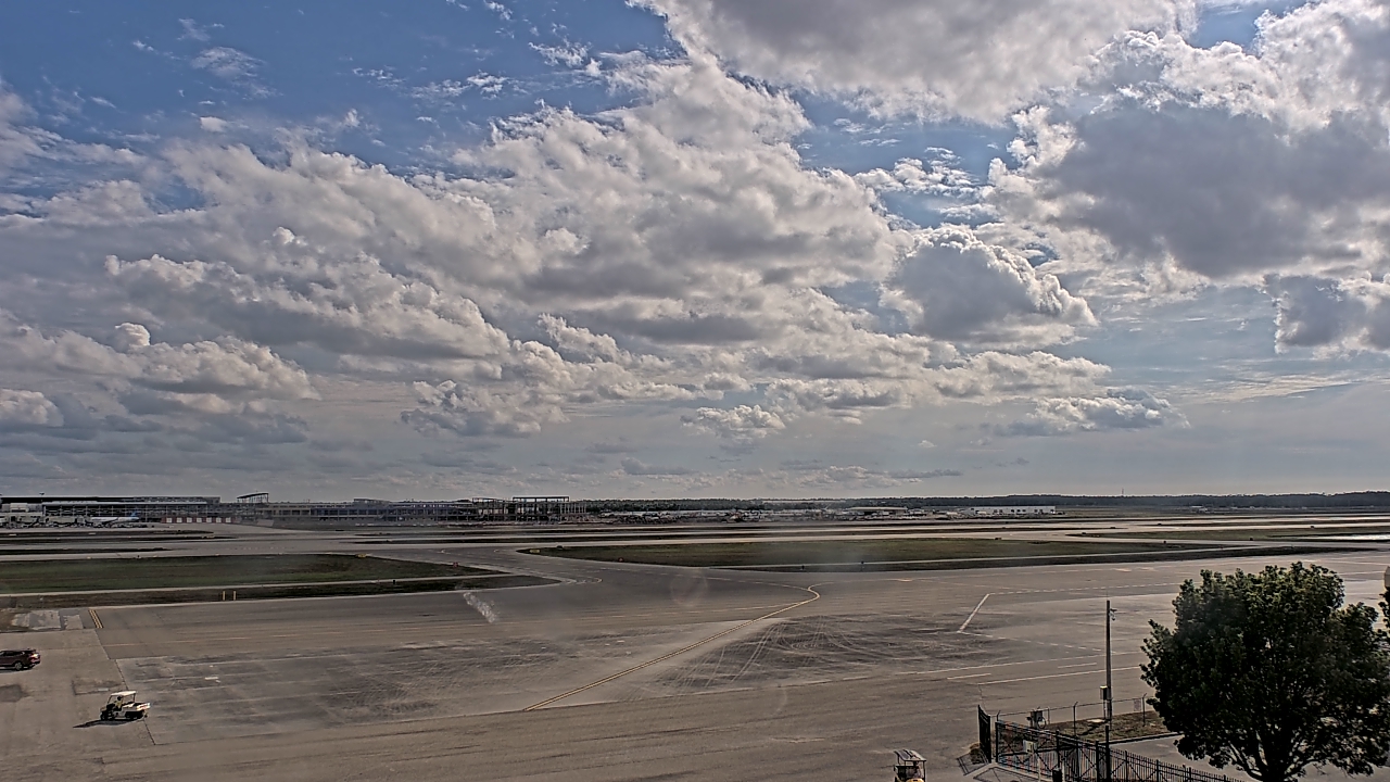 Thumbnail for current weather camera view from PrivateSky (R) Aviation Services Inc. in Fort Myers, Florida