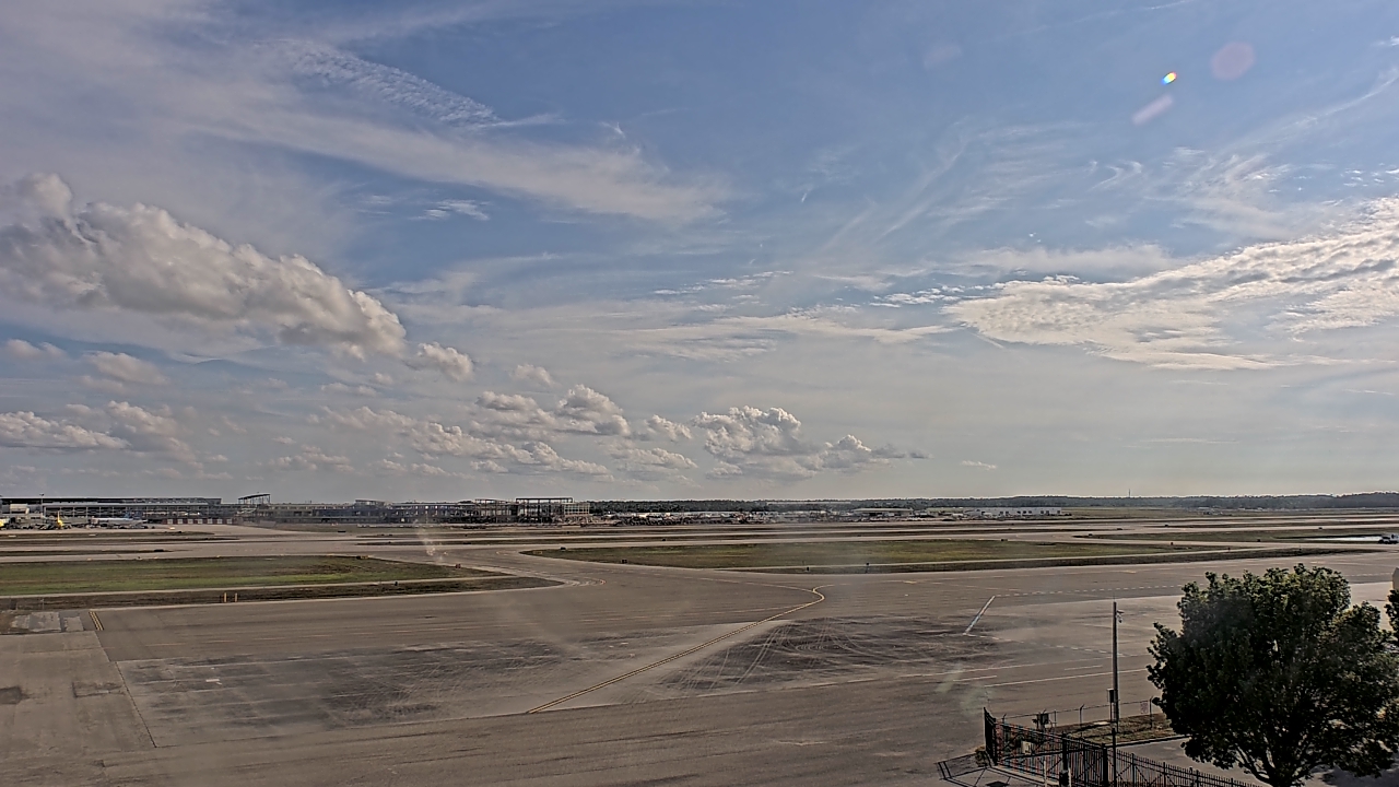 Thumbnail for current weather camera view from PrivateSky (R) Aviation Services Inc. in Fort Myers, Florida