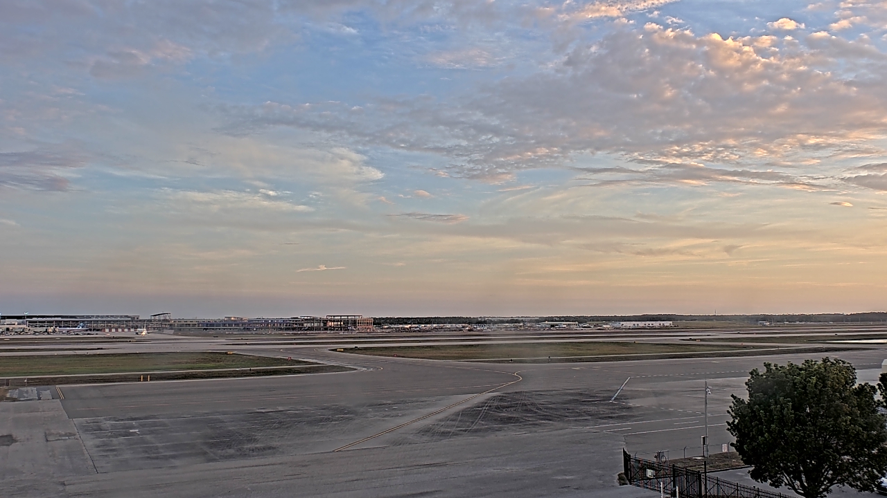 Thumbnail for current weather camera view from PrivateSky (R) Aviation Services Inc. in Fort Myers, Florida