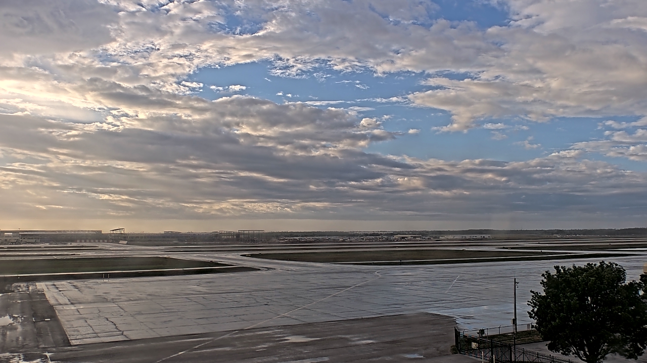 Thumbnail for current weather camera view from PrivateSky (R) Aviation Services Inc. in Fort Myers, Florida