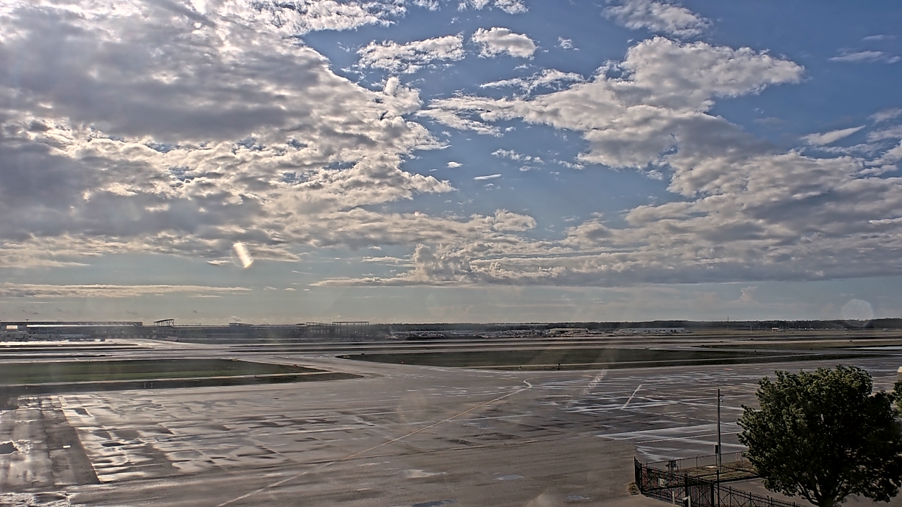 Thumbnail for current weather camera view from PrivateSky (R) Aviation Services Inc. in Fort Myers, Florida